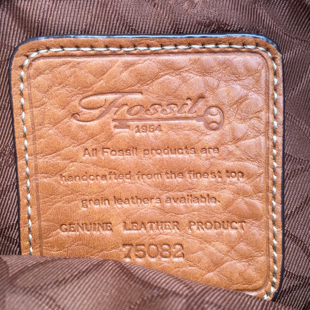 Fossil Women’s Genuine Leather Shoulder Bag - Picture 2 of 8